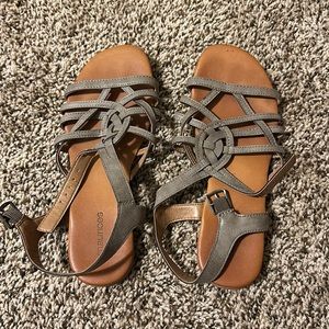 Maurice’s. Size 8.